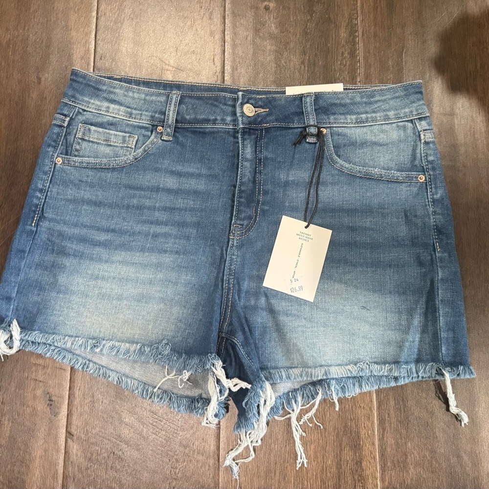 Zenana Outfitters Blue Jean Shorts Distressed Frayed Hem